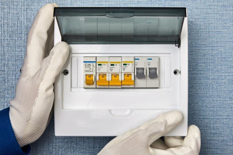 Choisir son électricien à Villeneuve-d'Ascq : guide pratique